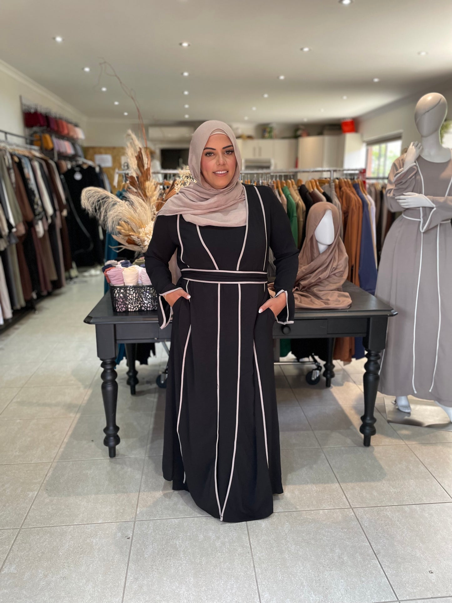 Naomi Contrast Abaya